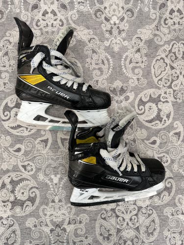 2020 Bauer Supreme 3S Pro Hockey Skates Regular Width Size 3.5 (Used)