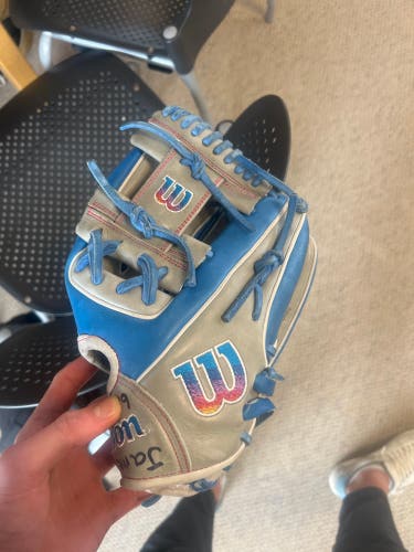 2024 Wilson A2000 RH First Base Baseball Glove 11.5" (New)