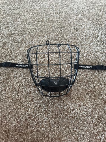 Medium Bauer Profile III Facemask Full Cage (Lightly Used)