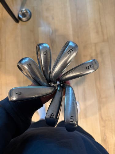 Men's 845 Right Handed Iron Set Regular Flex (7 Clubs) #5 - #9, PW, GW Steel Shaft (Used)