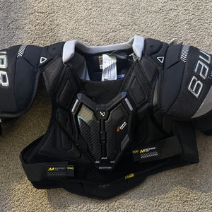 Junior Medium Bauer  (New) Supreme M5 Shoulder Pads