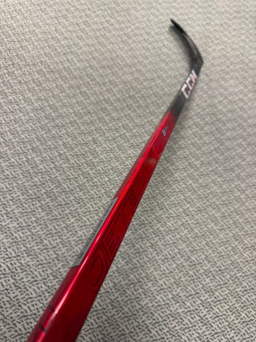 Senior Red CCM JetSpeed FT8 Pro Right Handed Hockey Stick P29+1/4 70 Flex (New)