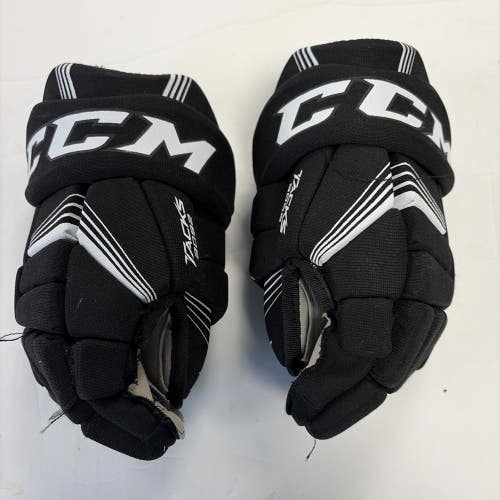 Junior Size 11 Inch CCM Tacks 3092 Ice Hockey Player Gloves.