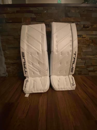 30" True HZRDUS 7X4 Goalie Leg Pads (New)