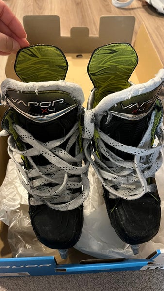 2023 Bauer Vapor X4 Hockey Skates Regular Width Size 1 (Used)