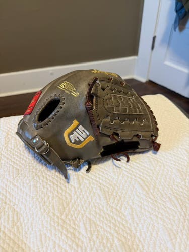 College Issue Rawlings Heart of the Hide Baseball Glove 12" (Used)