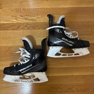 Bauer Vapor Hyperlite 2 Hockey Skates Regular Width Pro Stock 7.5 (Used)