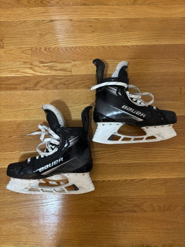 Bauer Vapor Hyperlite 2 Hockey Skates Regular Width Pro Stock 7.5 (Used)