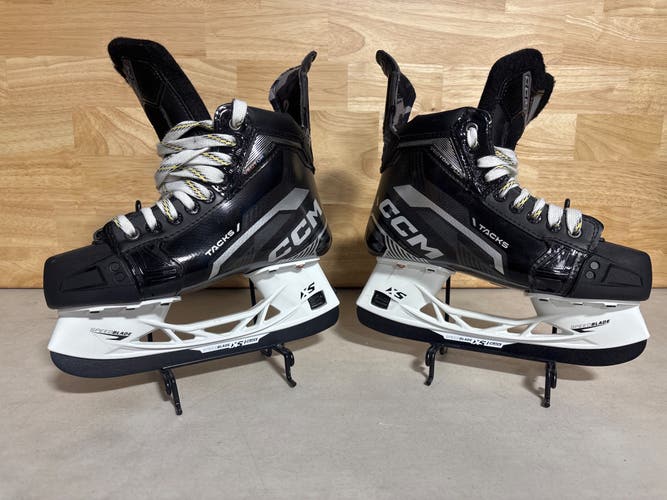 Black CCM Tacks Vector Plus Hockey Skates Wide Width Size 4.5 (New)