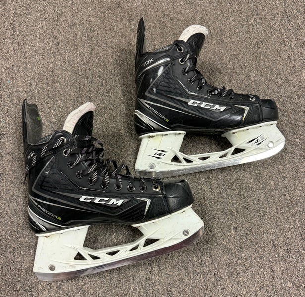 Hockey Player Skates - CCM Ribcor 70K