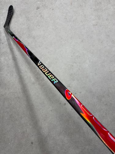 77 Flex P28 Senior Bauer Vapor Flylite Right Hand Hockey Stick Pro Stock (New)