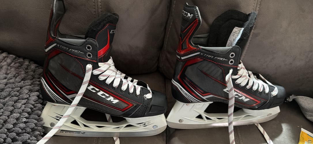 Black 2020 CCM JetSpeed XTra Pro Hockey Skates Regular Width 9.5 (New)
