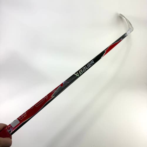 Used Right Red Bauer Flylite | 70 Flex P28M Curve Grip | A495