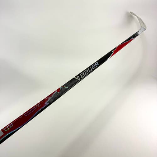 Used Right Red Bauer Flylite | 70 Flex P28M Curve Grip | A494