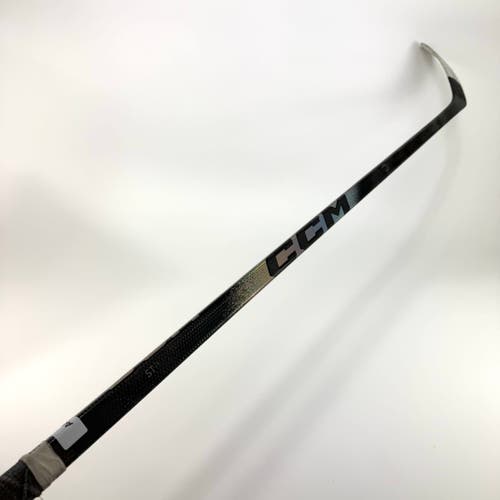 Used Right CCM Ribcor Trigger 10 Pro | 70 Flex P28 Curve Grip | A497