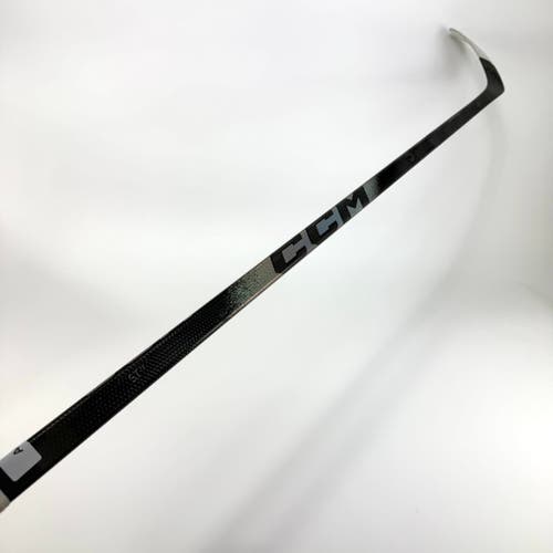 Used Right CCM Ribcor Trigger 10 Pro | 75 Flex P28 Curve Grip | A498