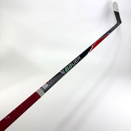 Used Left Red Bauer Flylite | 77 Flex P28M Curve Grip | A468