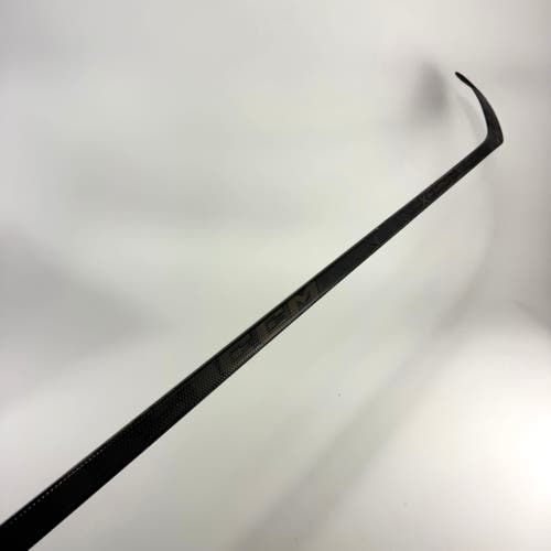 Used Right CCM XF Ghost | 75 Flex P28 Curve Grip | A209