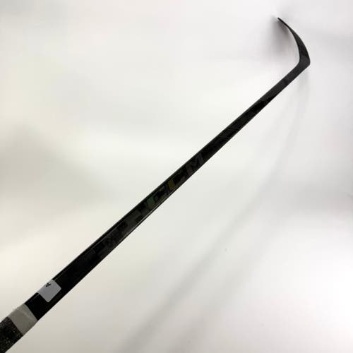 Used Right CCM XF Ghost | 70 Flex P92 Curve Grip | A207
