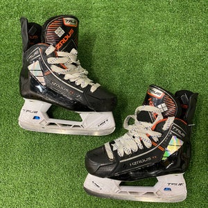 True HZRDUS 7x Hockey Skates | Junior Size 2.5