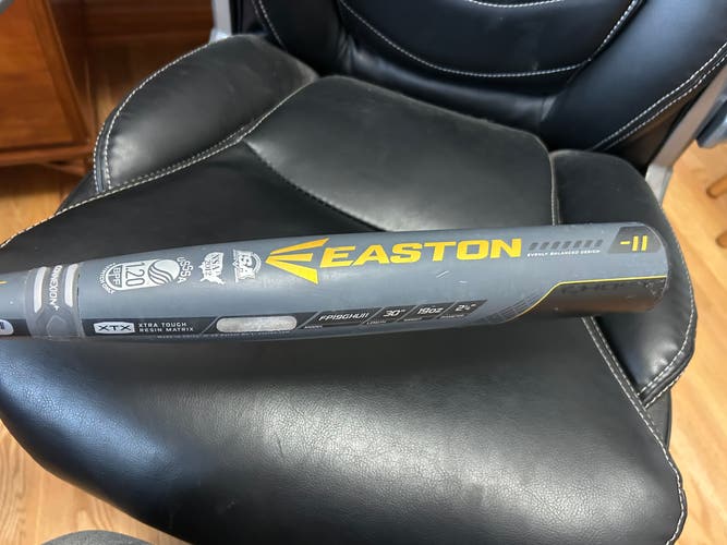 2018 Easton Ghost Composite Bat (-11) 19 oz 30" (Used)