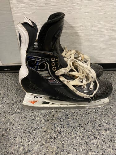 Black/White Hockey Skates Narrow Width 12 (Used)