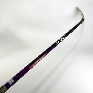 Used Right Purple Bauer Nexus Sync | 70 Flex P88 Curve Grip | A196