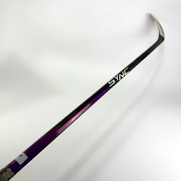 Used Right Purple Bauer Nexus Sync | 70 Flex P88 Curve Grip | A196