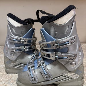 MP 24 & 24.5 Women's size 7 Salomon Irony 550 Ski Boots downhill (Used)