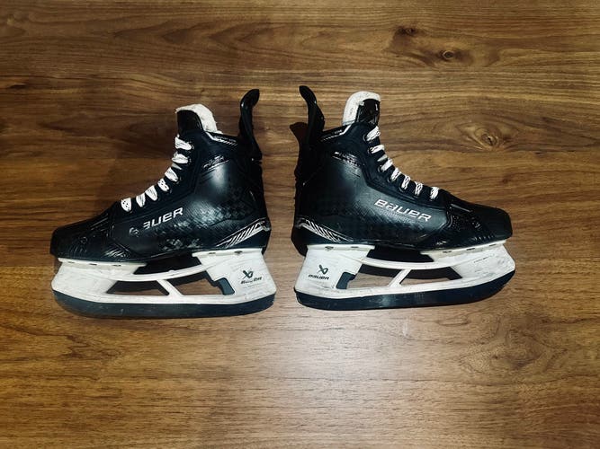 Black 2024 Bauer Supreme Shadow Hockey Skates Narrow Width Size 4 (Used)