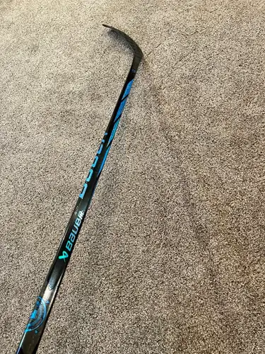 Senior Blue Bauer Proto-R Right Handed Hockey Stick P28 70 Flex