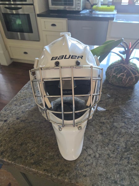 Senior Small Bauer 950 Goalie Mask (like new)