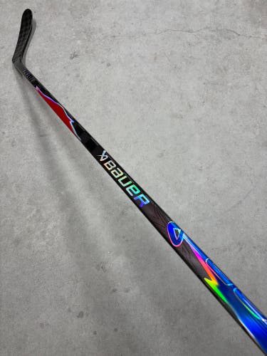 77 Flex P28 Senior Bauer Vapor Flylite Right Hand Hockey Stick Pro Stock (New)