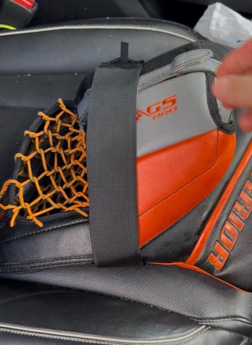 Goalie glove closure strap