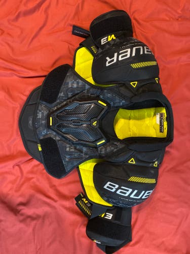 Men's Medium Senior Bauer Supreme M3 Shoulder Pads (Used)