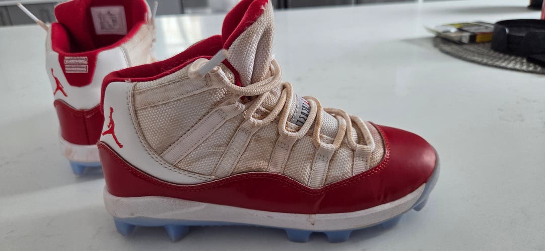 White 2.5Y (Big Kids / Youth) Youth Air Jordan High Top (Used)