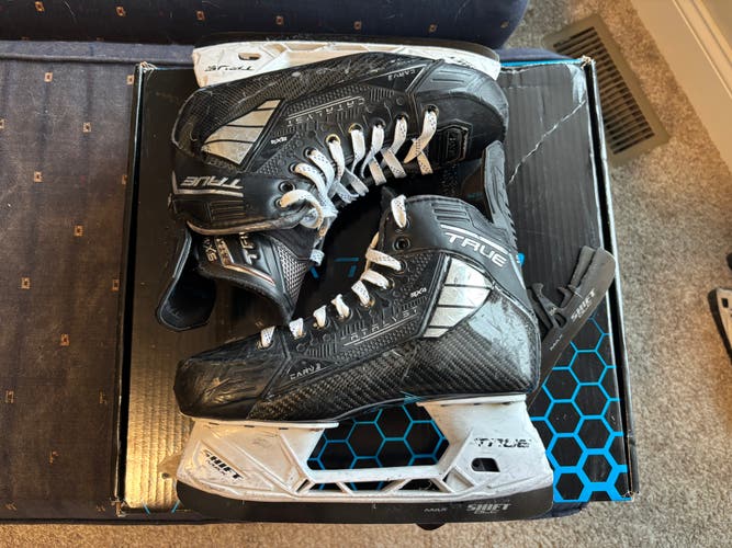 True Catalyst 9x4 Hockey Skates Regular Width 6 (Used) with extra Steel