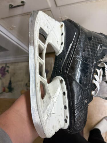 2022 Bauer Supreme Mach Hockey Skates Regular Width 8 (Used)