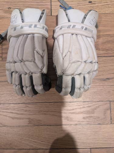 True Zerolyte Lacrosse Gloves (Used)