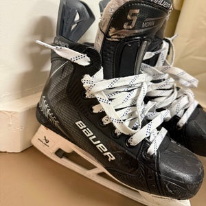 Black 2025 Bauer Vapor Flylite Hockey Skates Narrow Width 5 (Used)