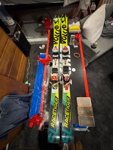 Unisex 2020 Volkl Racetiger SL 152cm Racing Skis With Bindings Max Din 16 (Light Use, Freshly tuned)