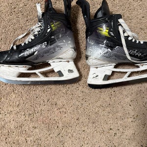 2023 Bauer Vapor Hyperlite 2 Hockey Skates 7 Regular Width (Used)