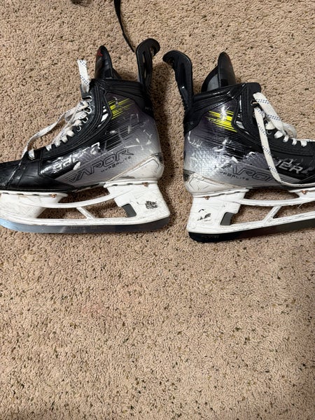 2023 Bauer Vapor Hyperlite 2 Hockey Skates 7 (Used)