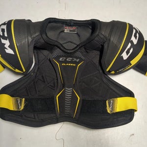 Medium Junior CCM Tacks Classic Shoulder Pads (Used)