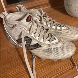 White Men's Size M 9.5 (W 10.5) Adult New Balance Mid Top (Used)