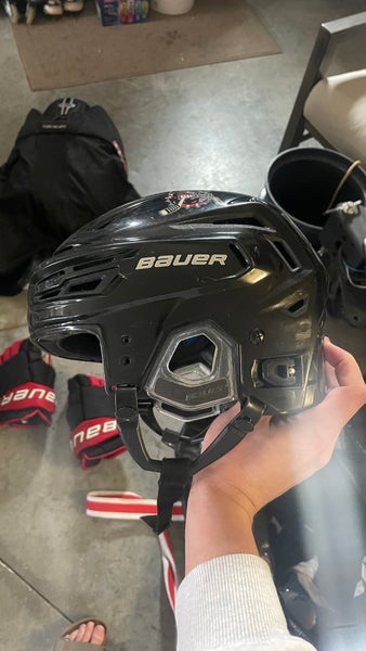 Medium Bauer Re-Akt 150 Helmet (Used)