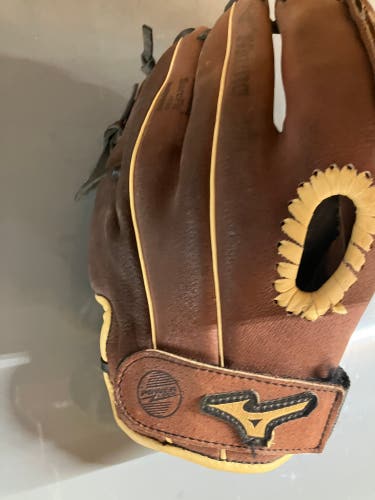 2015 Mizuno Power Close RH Outfield Baseball Glove 8" (Used)