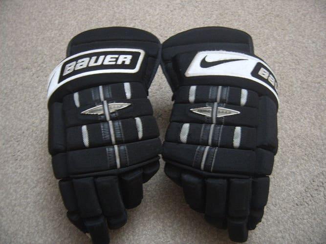 Great Condition Nike-Bauer NBHPRO Senior Hockey Gloves Black/White sz 15"