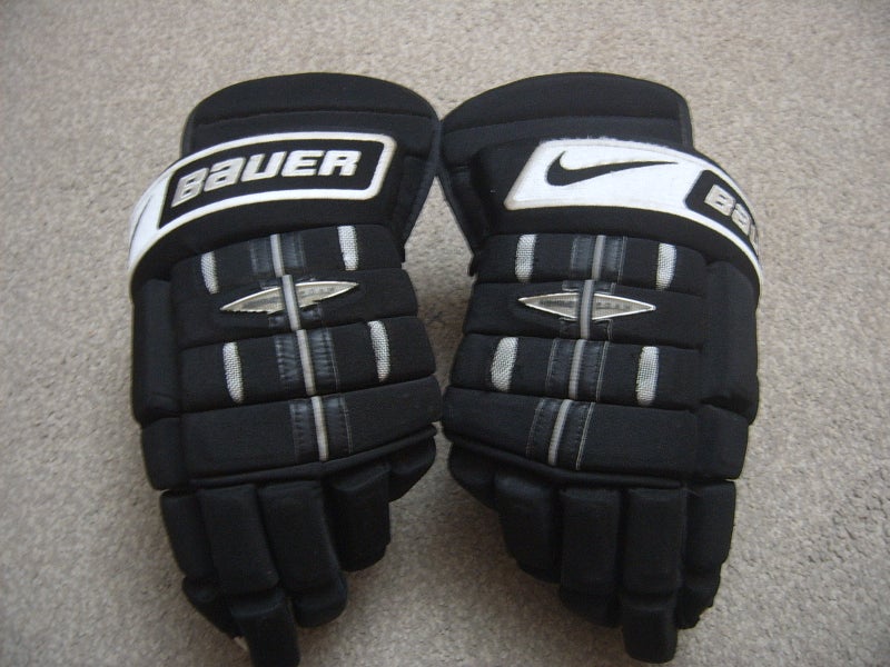 Great Condition Nike-Bauer NBHPRO Senior Hockey Gloves Black/White sz 15"