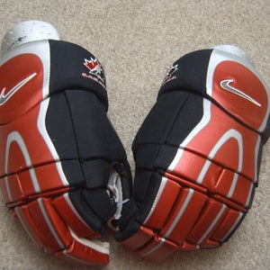 Rare Vintage Nike Quest Team Canada Senior Hockey Gloves size 14.5”